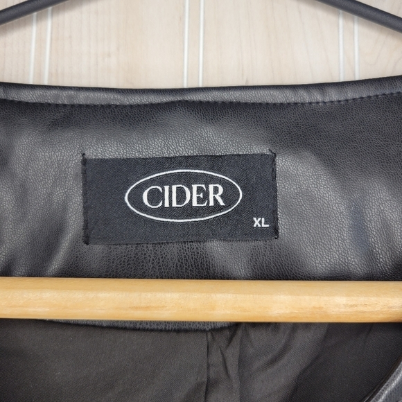 Cider Black Faux-Leather Button-Up Vest Sz XL - Picture 4 of 4